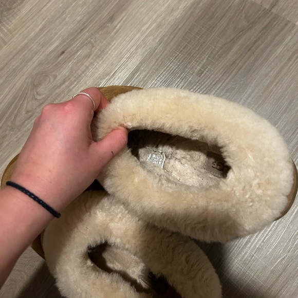 UGG Tan Shearling Slippers - Picture 10 of 11